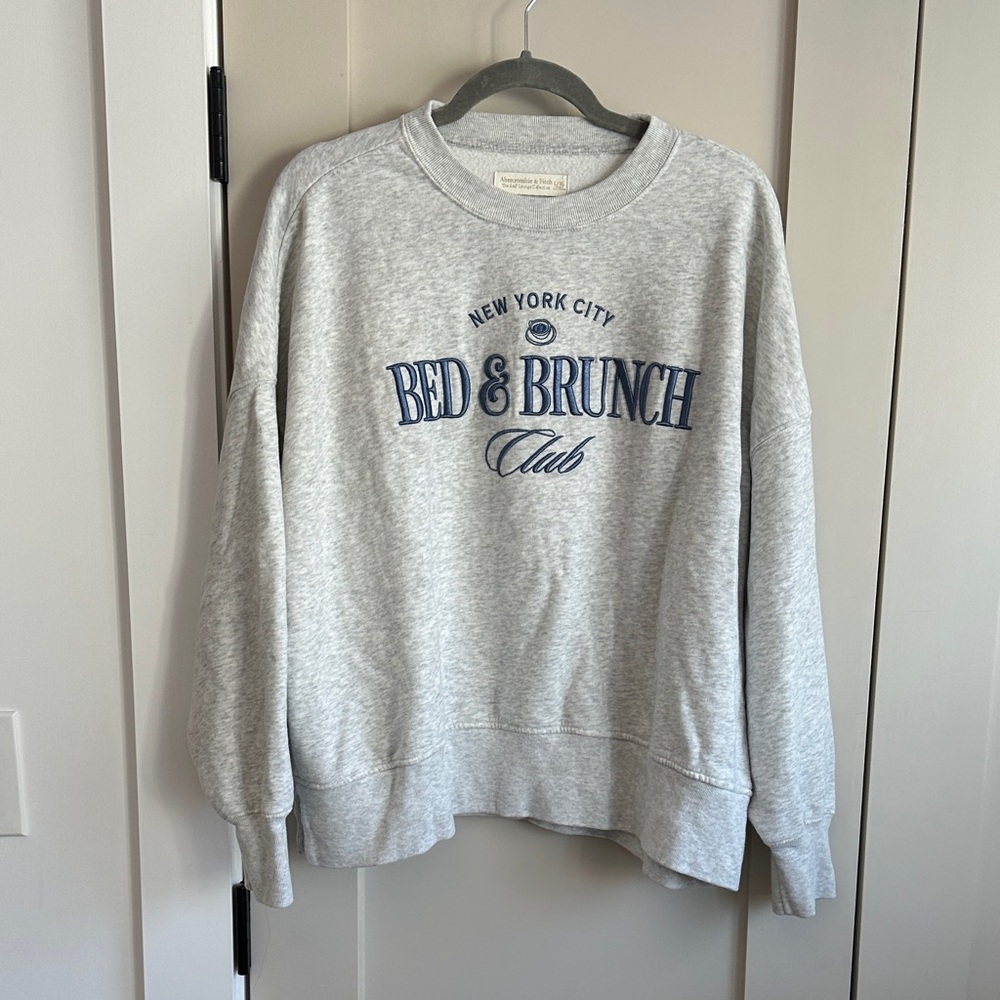 Abercrombie & Fitch Light Gray Sweatshirt with Blue Print